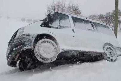 Siirt’te yolda kalan araç ve ambulans kurtarıldı