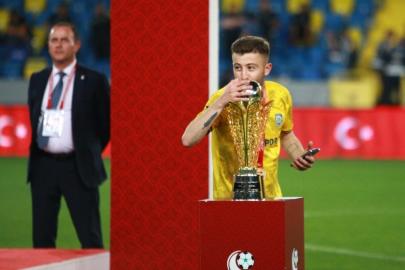 Silahlı kavgada ağır yaralanan futbolcu entübe edildi