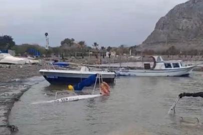 Silifke’de fırtına tekneleri batırdı
