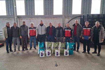 Simav’da 11 sera üreticisine 2,5 ton gübre desteği
