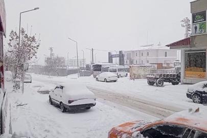 Sincik’te kar yağışı ilçeyi beyaza bürüdü