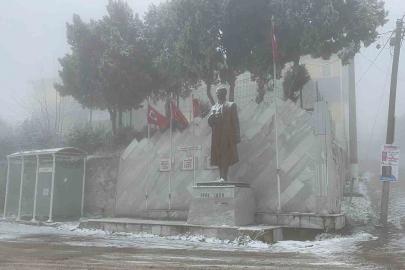 Sındırgı’nın yüksek kesimlerinde kar ve buzlanma etkisini artırdı