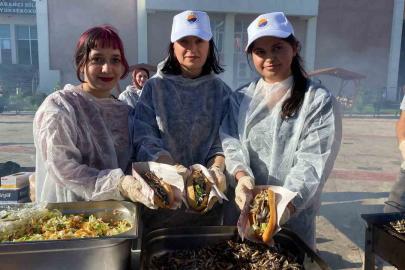 Sinop’ta şenlikte 1 ton hamsi tüketildi