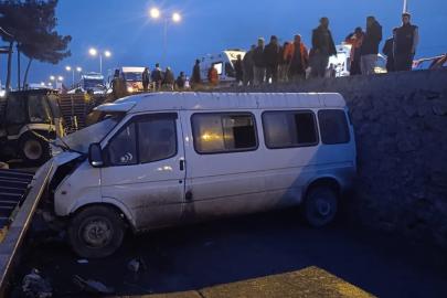 Sinop’ta servis minibüsü ile otomobil çarpıştı: 1 ölü, 10 yaralı