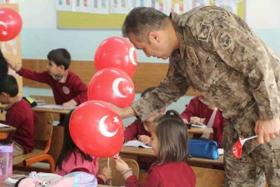 Şırnak Emniyet Müdürü Sazak’tan öğrencilere sürpriz