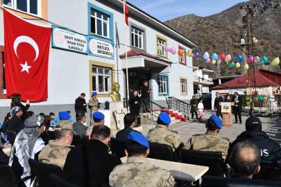 Şırnaklı öğrenciler köyde kitap yazıp imza günü etkinliği düzenledi