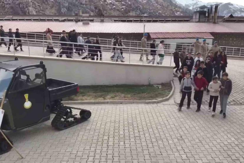 Şırnak’ta jandarmadan çocuklara unutulmaz gün