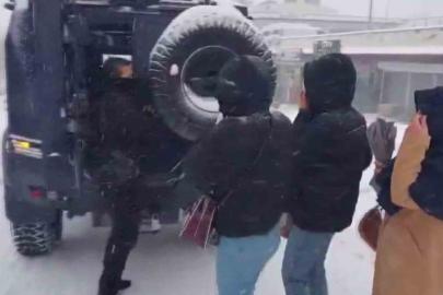 Şırnak’ta kar alarmı: Polis mahsur kalan vatandaşların yardımına koştu