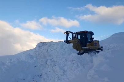Şırnak’ta kar esareti devam ediyor, ekipler eksi 20 derecede çalışıyor