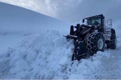 Şırnak’ta karla mücadele çalışmaları: Tünellerle yollar açılıyor