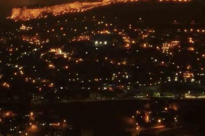 Sisle bütünleşen Mardin gecesi kartpostallık görüntüler oluşturdu