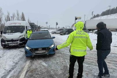 Sivas’ta etkili olan kar, hayatı durma noktasına getirdi
