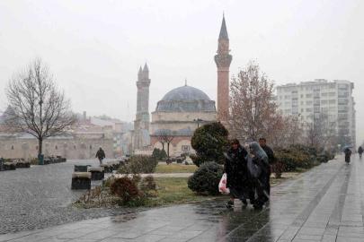 Sivas’ta kar yağışı etkili oldu, kartpostallık görüntüler oluştu