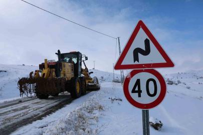 Sivas’ta karla kaplı yolda hayat kurtaran seferberlik