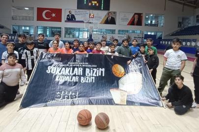 Sokak basketbolu Hakkâri’de nefes kesti