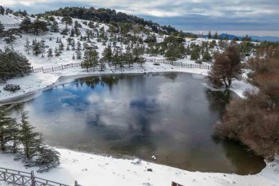 Spil Dağı beyaz gelinliğini giydi
