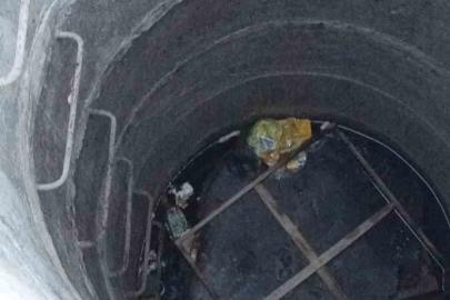 Su kuyusunda mahsur kalan yavru kedi, kurtarılarak annesine teslim edildi