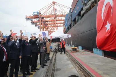 Sudan'a büyük insani destek... 30 bin çadırın ilk bölümü 'İyilik Gemisi' ile yola çıktı