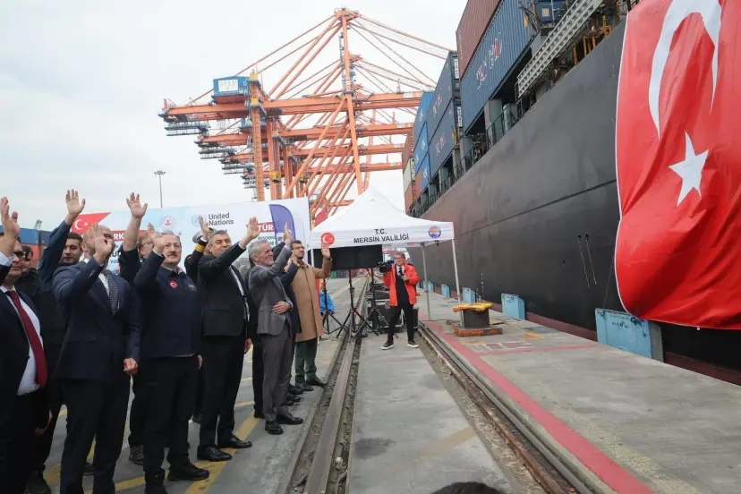 Sudan'a büyük insani destek... 30 bin çadırın ilk bölümü 'İyilik Gemisi' ile yola çıktı