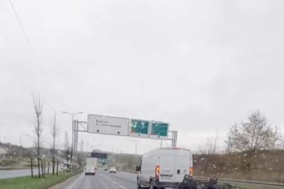 Sultangazi’de bu kadarına da "pes" dedirten görüntü: Aracın arkasına bağladığı onlarca kasayla böyle yol aldı