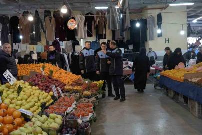 Sultangazi’de zabıta ekiplerinden pazarlarda denetim