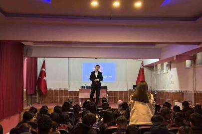 Susuz’da öğrenciler sordu, kaymakam mesleğini anlattı