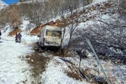 Taraftarları taşıyan minibüs şarampole kaydı