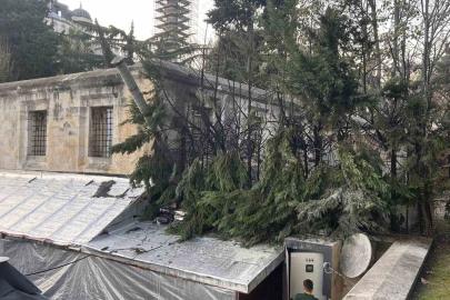 Tarihi Sultanahmet Camisinin altındaki çarşıda yangın çıktı