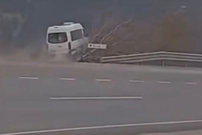 Tarım işçilerini taşıyan minibüsün şarampole uçtuğu kaza kamerada