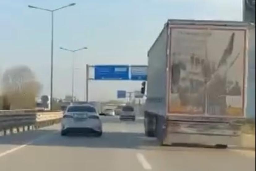 Tehlike saçan tır şoförünü silah doğrultup durdurdular