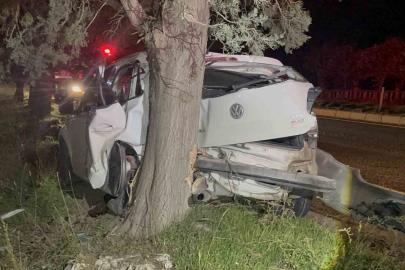 Tekirdağ’da ağaca çarpan otomobilin sürücüsü yaralandı