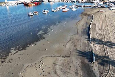 Tekirdağ’da deniz 20 metre çekildi, sahil havadan görüntülendi