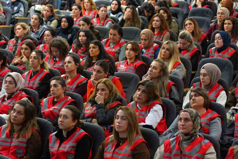 Tekirdağ’da kadın polisler "Kadın Yasal Hakları Eğitimi" konferansında bilgilendirildi