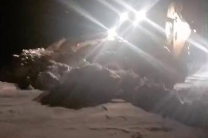 Tekman’da karla mücadele ekipleri kapalı mahalle yollarını açmak için seferber oldu