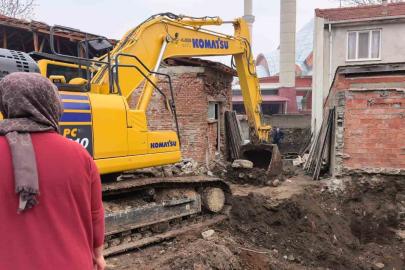 Temel için kazılan yerden tarihi mezar kalıntıları çıktı