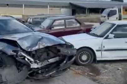 Temizlenmesi için bırakılan lüks otomobili izinsiz alıp 3 araca çarptı: 1 yaralı