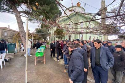 Ters yönde gelen aracın çarpmasıyla hayatını kaybeden 2 kişi son yolculuğuna uğurlandı