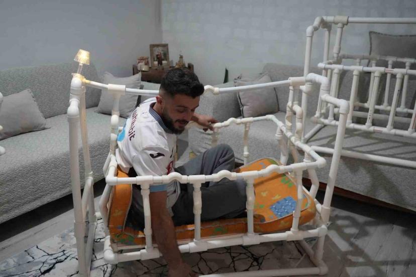 Tesisatçıdan borudan beşik: İçine girip test etti, viral oldu