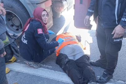 Tırın altında kalan karayolları işçisi hayatını kaybetti