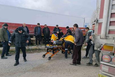 Tırın bir başka tıra arakadan çarptığı kazada faciadan dönüldü