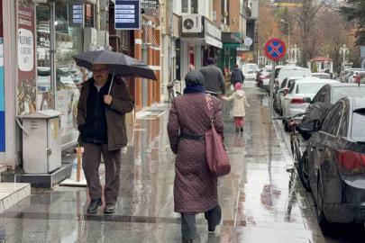 Tokat’ta kent merkezinde yağmur, yüksek kesimlerinde ise kar etkili oldu