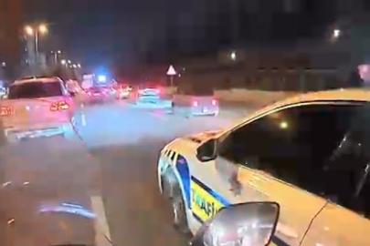 Trafikte kalan ambulansa motosikletli kurye yardımıyla yol açıldı