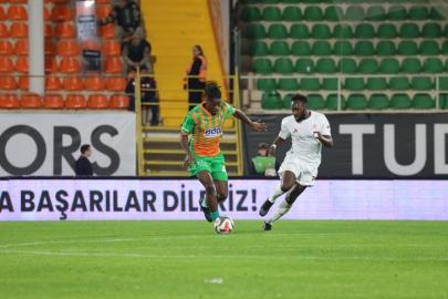 Trendyol Süper Lig: Alanyaspor: 0 - Antalyaspor: 0 (İlk yarı)