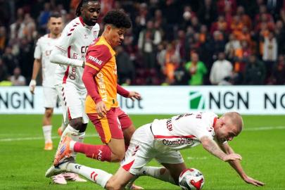 Trendyol Süper Lig: Galatasaray: 2 - Samsunspor: 0 (İlk yarı)