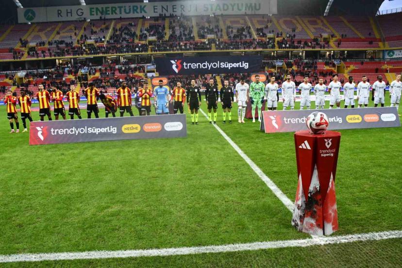 Trendyol Süper Lig: Kayserispor: 0 - Alanyaspor: 0 (İlk yarı)
