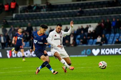 Trendyol Süper Lig: RAMS Başakşehir: 2 - Gaziantep FK: 1 (İlk yarı)