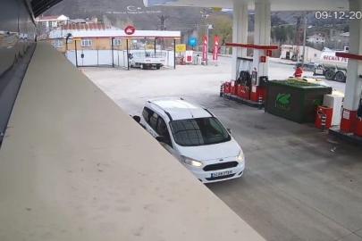 Tunceli’de 4.2’lik deprem anı güvenlik kamerasına yansıdı