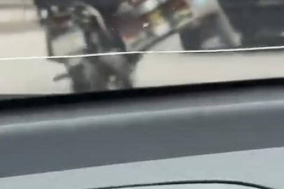 Tüp yüklü motosikletle tehlikeli hareketler kamerada