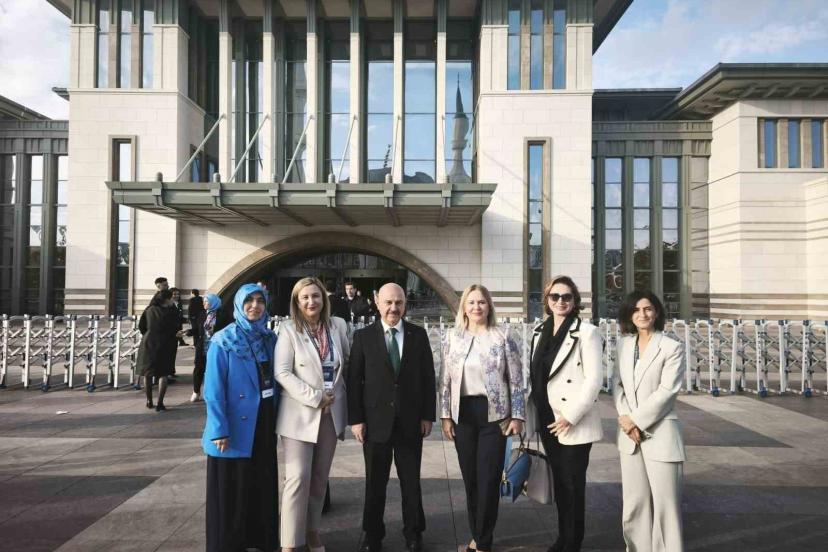 Türk Tıp Dünyası Kurultayında Kakaçoğlu’na teşekkür