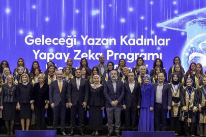 Turkcell’in ‘Geleceği Yazan Kadınlar Yapay Zekâ Projesi’ mezunlarını verdi
